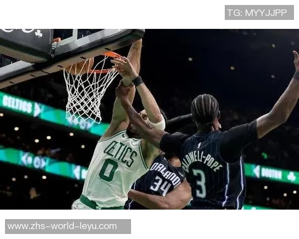 尼克斯与骑士激战正酣NBA季后赛精彩对决引发球迷热议